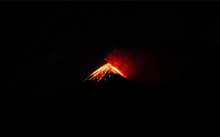 Volcan Fuego, Antigua, Gu... iMac wallpaper