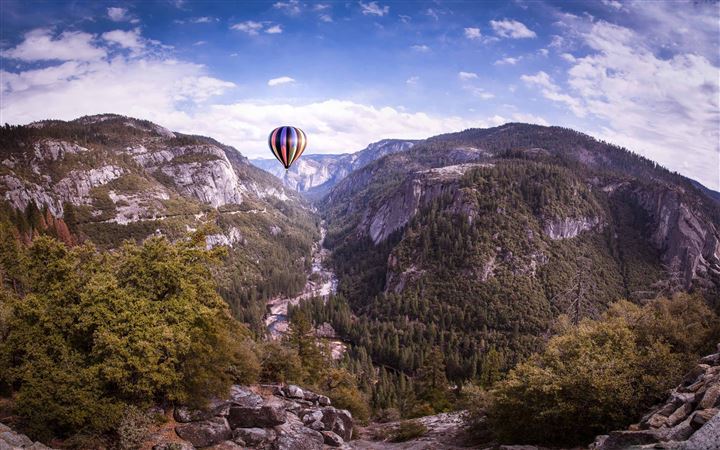 Hot Air Balloon Flying Over Yosemite All Mac wallpaper