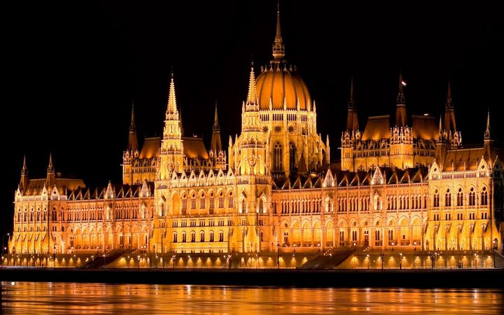 Hungarian Parliament Building All Mac wallpaper
