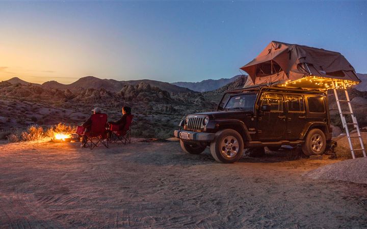 black jeep at a desert All Mac wallpaper