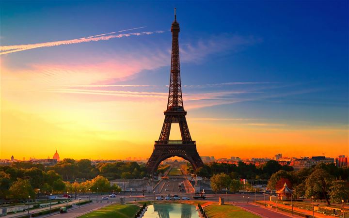 Eiffel Tower At Sunrise MacBook Pro wallpaper