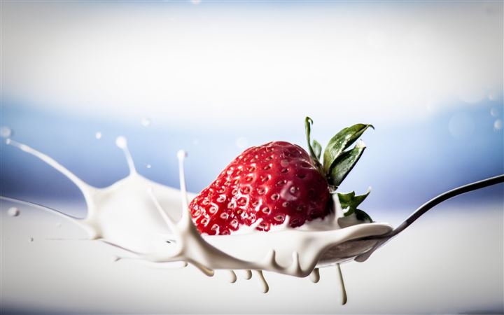 Strawberry Splash MacBook Pro wallpaper