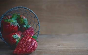 Strawberry Basket MacBook Pro wallpaper