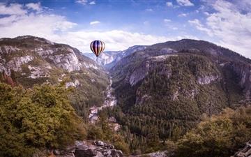 Hot Air Balloon Flying Over Yosemite All Mac wallpaper