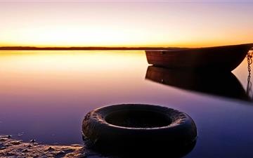 Boat And Tire All Mac wallpaper