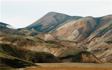 Eroded Icelandic mountain iMac wallpaper