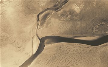 River in an arid plain All Mac wallpaper