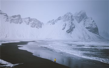 Winter in Iceland MacBook Pro wallpaper