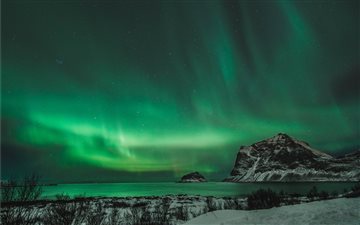 Northern lights in Norway MacBook Air wallpaper