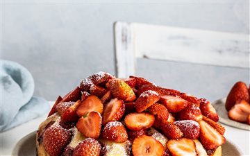 Summer strawberry cake MacBook Air wallpaper