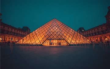 The Louvre Museum during night MacBook Pro wallpaper
