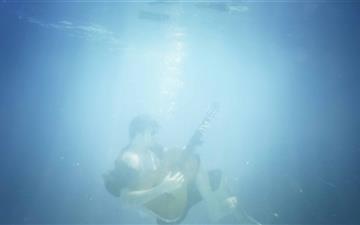 Playing Guitar Underwater All Mac wallpaper