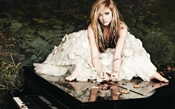 Avirl Lavigne In A White Dress All Mac wallpaper