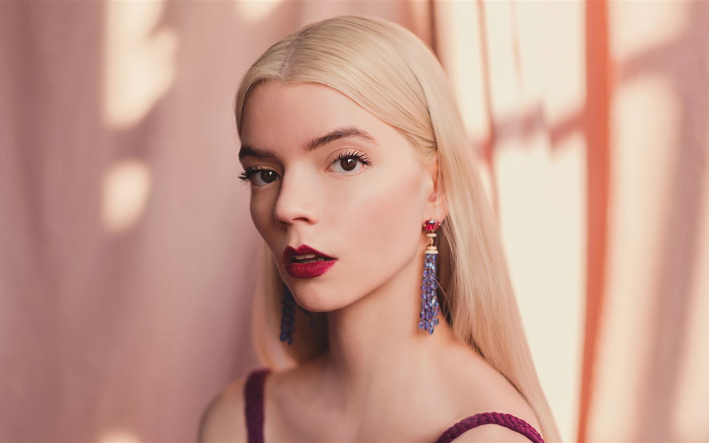 anya taylor joy 2021 critics choice awards portrai MacBook Air