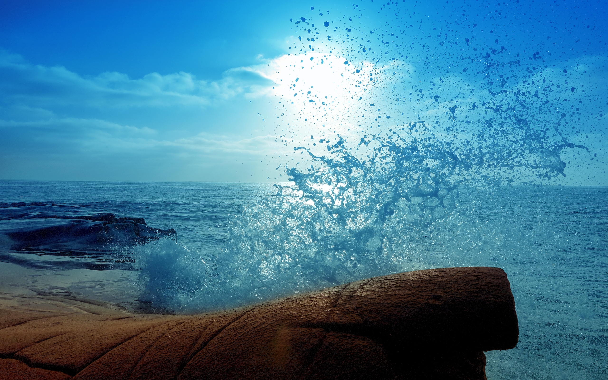 Берег время как вода. Море, волны. Море солнце. Голубое море. Море и небо.