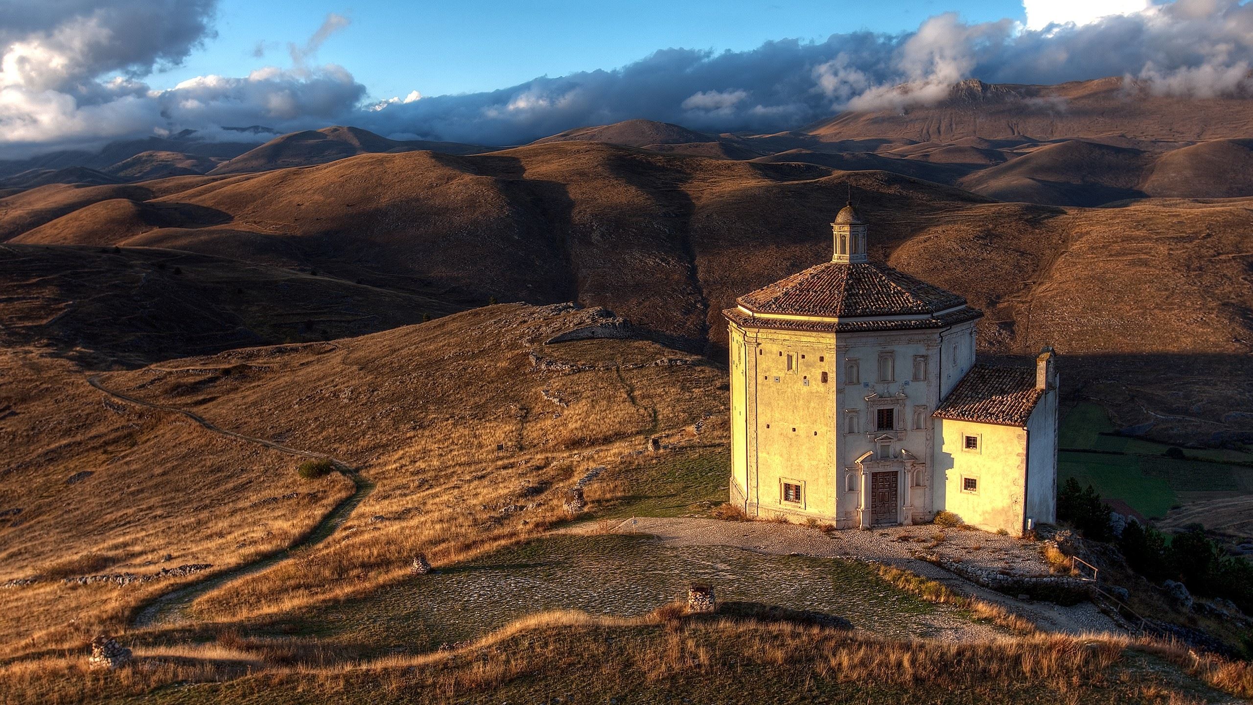 Abruzzo，Italy Mac Wallpaper Download | AllMacWallpaper