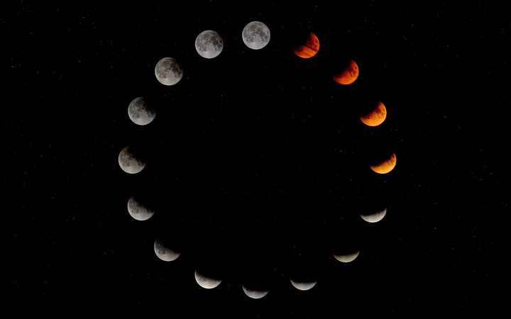 Lunar Eclipse, Folkestone... iMac wallpaper