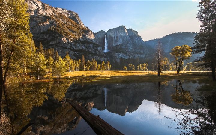 Yosemite Valley reflected... iMac wallpaper