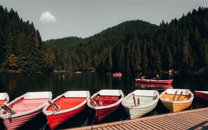 boats on lake iMac wallpaper