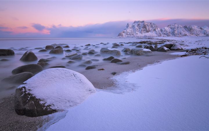 soft snow on uttakleiv beach 5k iMac wallpaper