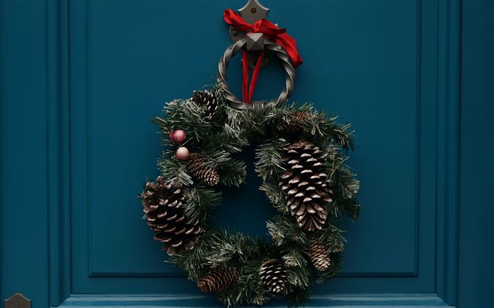 green and brown christmas wreath All Mac wallpaper