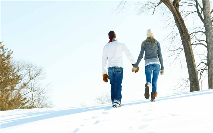 A Romantic Walk Through The Snow All Mac wallpaper