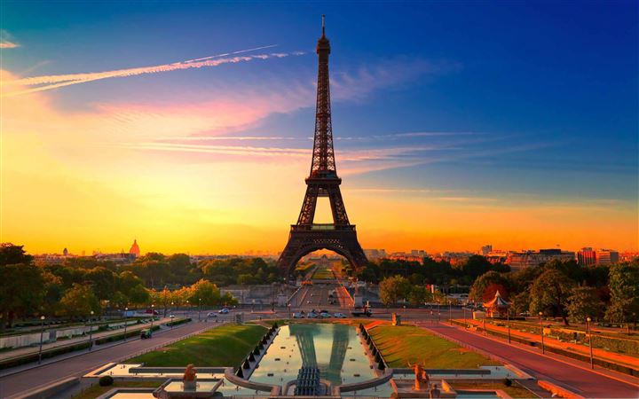 Eiffel Tower At Sunrise MacBook Air wallpaper