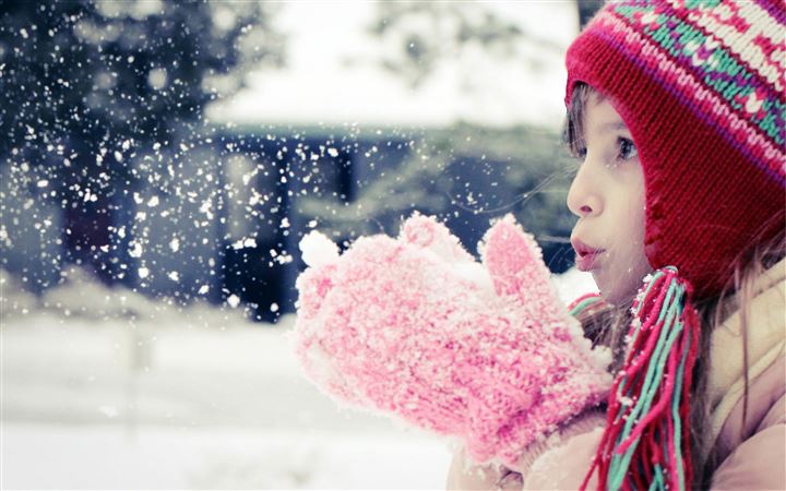 Girl playing with snow All Mac wallpaper
