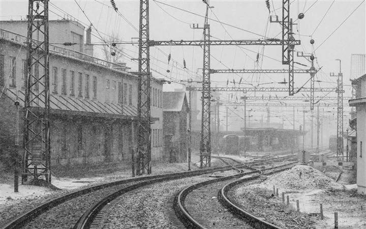 Railwaystation In Winter All Mac wallpaper