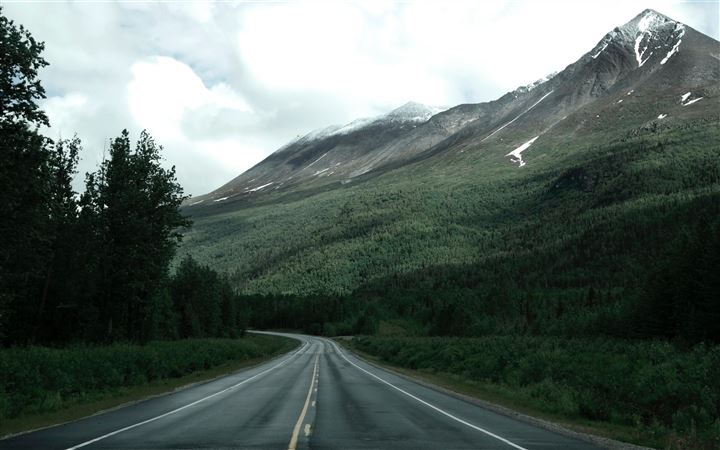 Road along Alaska mountai... All Mac wallpaper