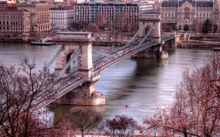 The bridge in Budapest MacBook Air wallpaper