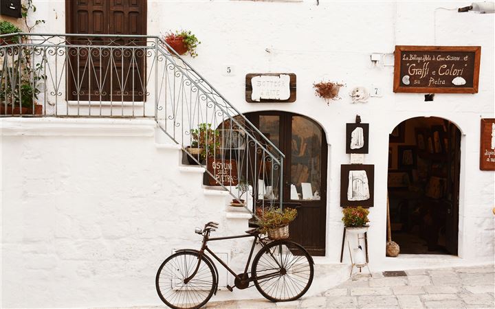 Vintage bike in Italy All Mac wallpaper