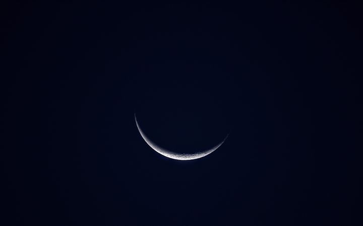 crescent moon night sky 5k All Mac wallpaper