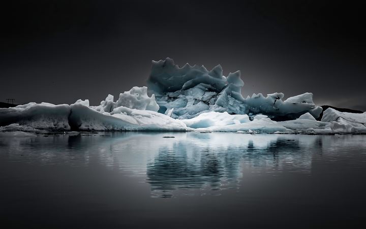 iceberg at jokulsarlon MacBook Air wallpaper