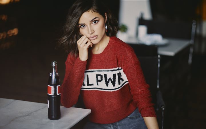 Olivia Culpo Allegedly Told By Airline To Cover Up Before Boarding Flight  Photo
