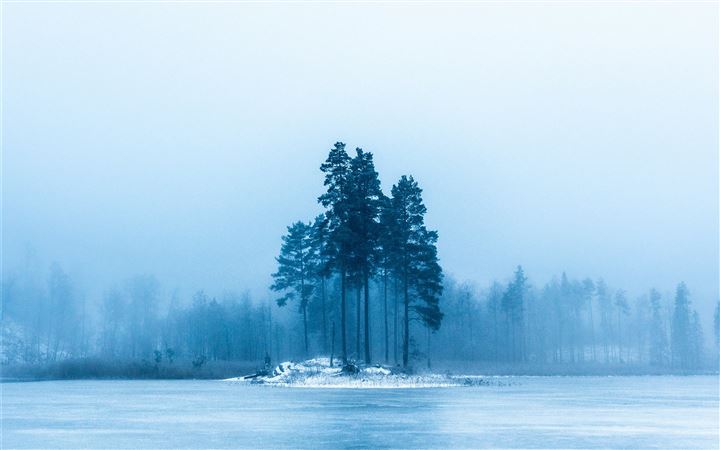 Frozen lake, frozen world... MacBook Pro wallpaper