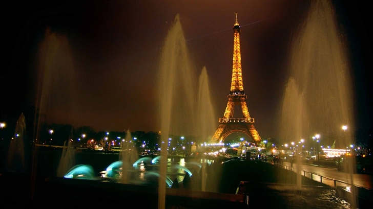 Fountains And Eniffel Tower Mac Wallpaper