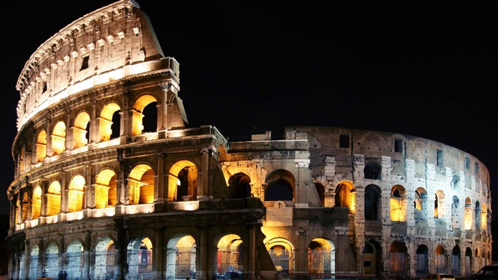 Lighted Colosseum Mac Wallpaper