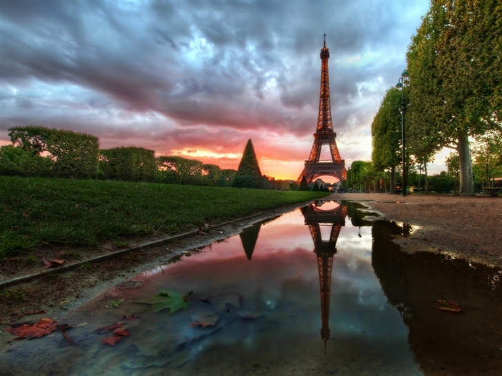 Eiffel Tower Reflection Mac Wallpaper