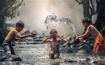 Kids Playing With Water All Mac wallpaper