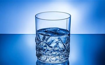 Glass Of Ice Water MacBook Air wallpaper
