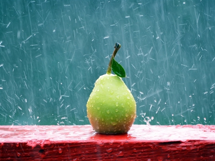 Green Pear in the Rain Mac Wallpaper