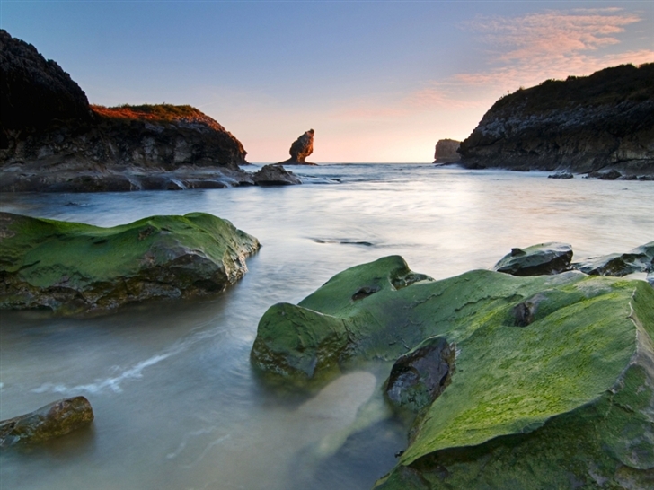 Green rocks beach Mac Wallpaper