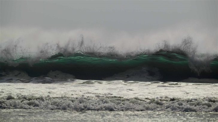 Cold Ocean Wave Mac Wallpaper