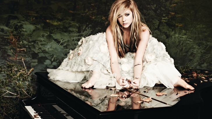 Avril Lavigne In A White Dress Mac Wallpaper