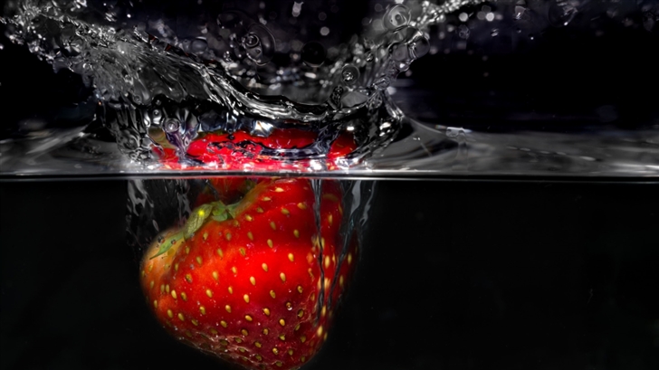 Red Strawberry Mac Wallpaper