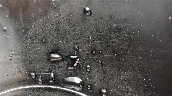 Water Drops Mac Wallpaper