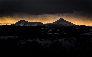 Setting sun behind mountains in Silverthorne All Mac wallpaper