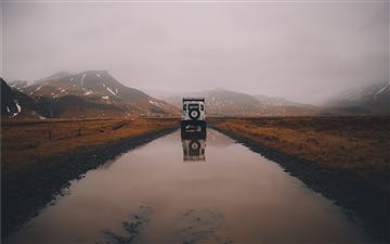 Land Rover in a foggy Sk... All Mac wallpaper