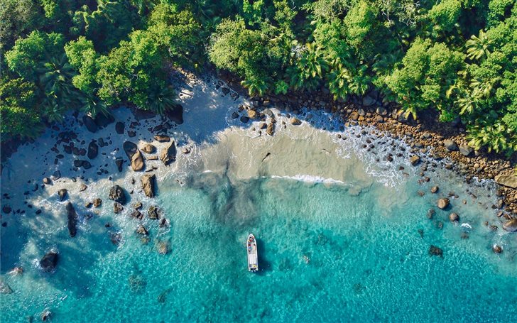 Secret beach in Seychelle... Mac Wallpaper